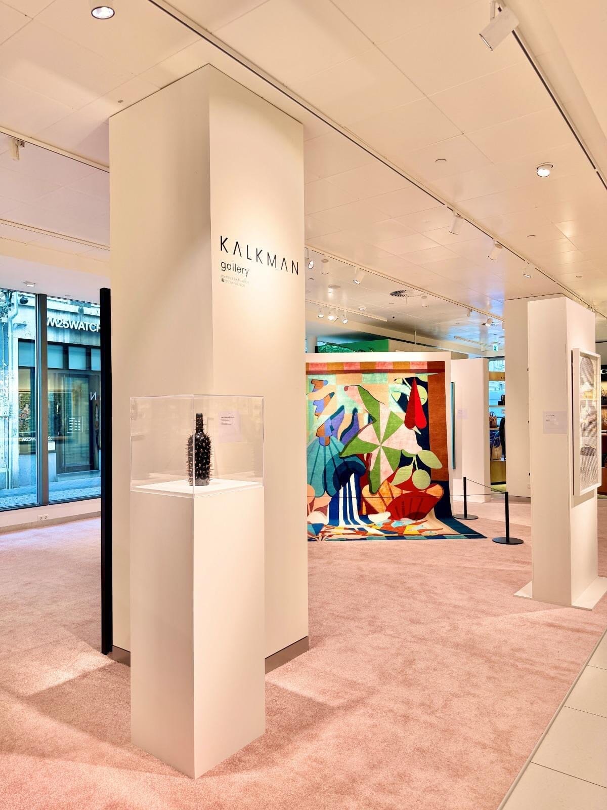 Kunstexpositie tijdens TEFAF 2026 bij De Bijenkorf Maastricht