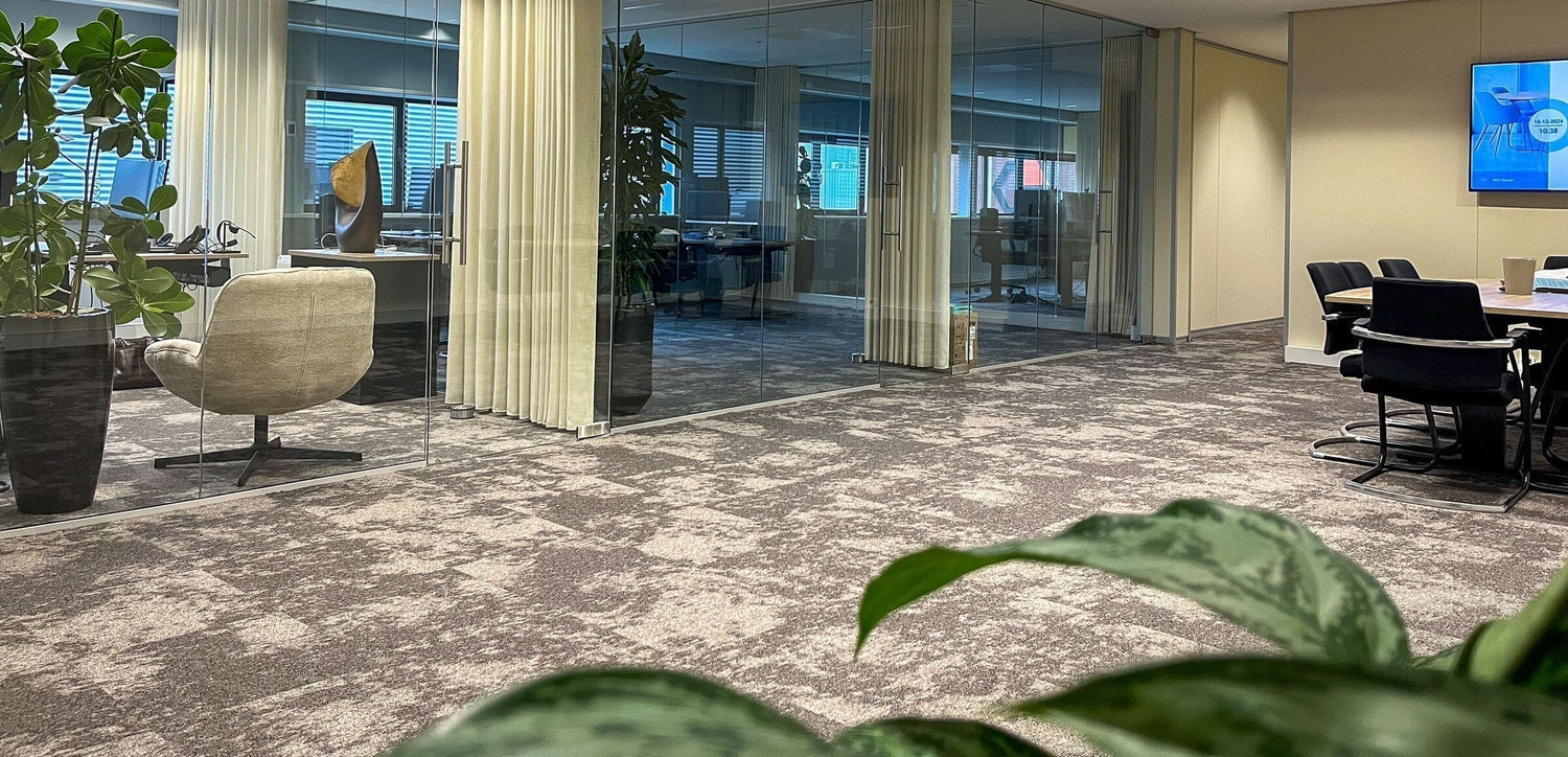 Legservice nieuwe kantoor V-Kam Education: 120 m2 tapijttegels