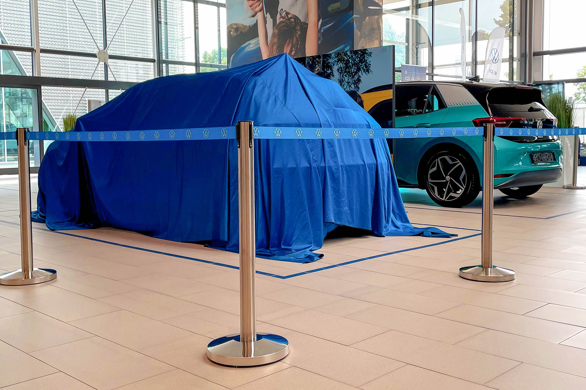 Afzetpaal met bedrukt trekband | Zwart