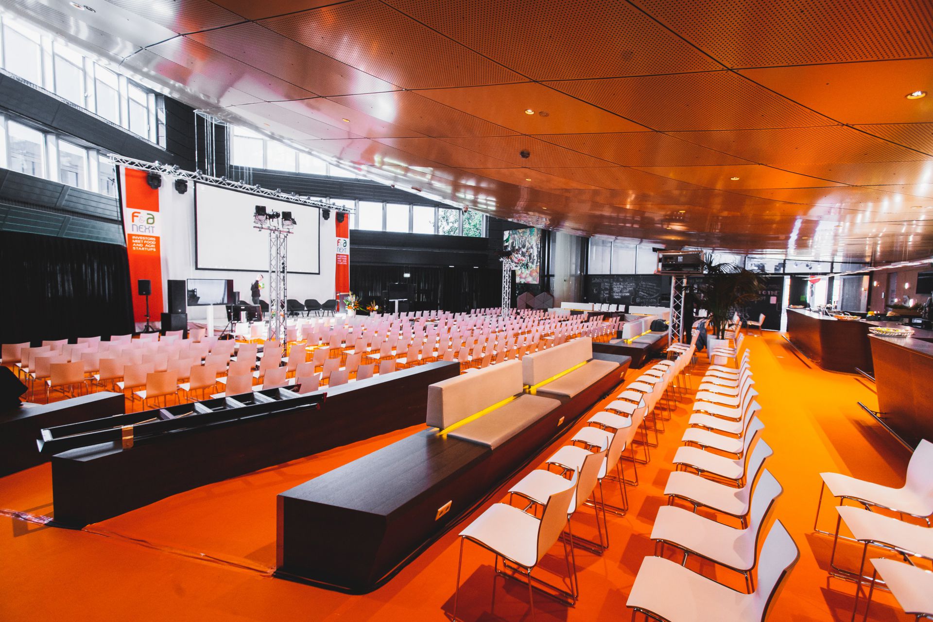 Tokyo | 118 - Oranje