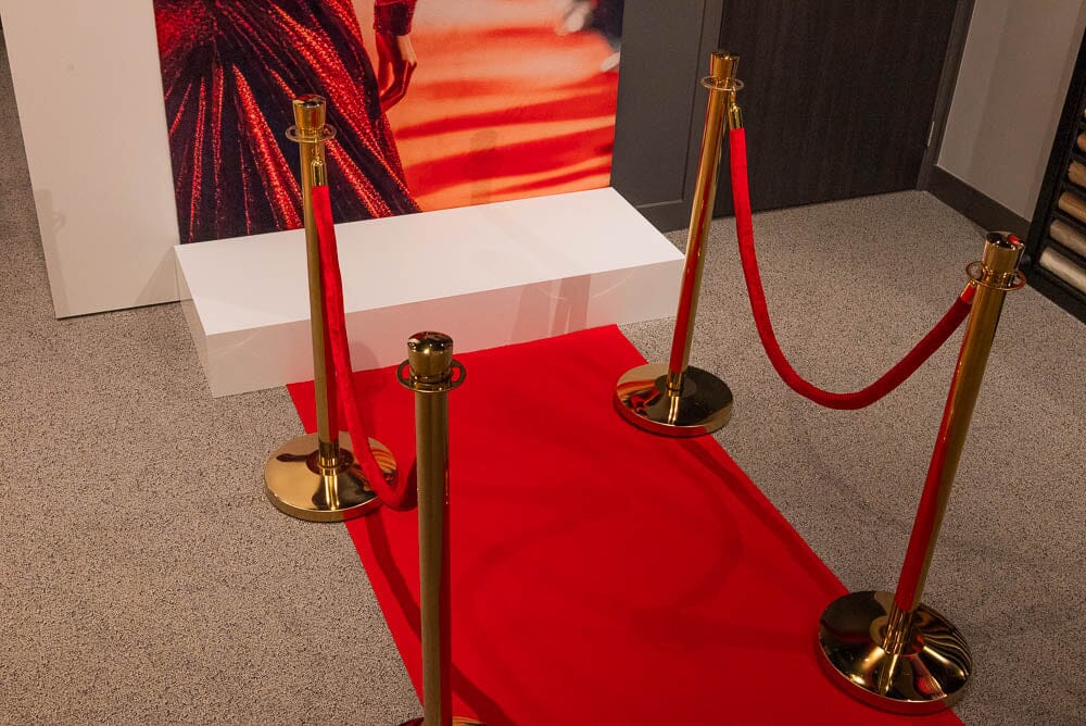 Afzetkoord Velours | Rood - Messing Afzetpalen | accessoires Rodelopers 