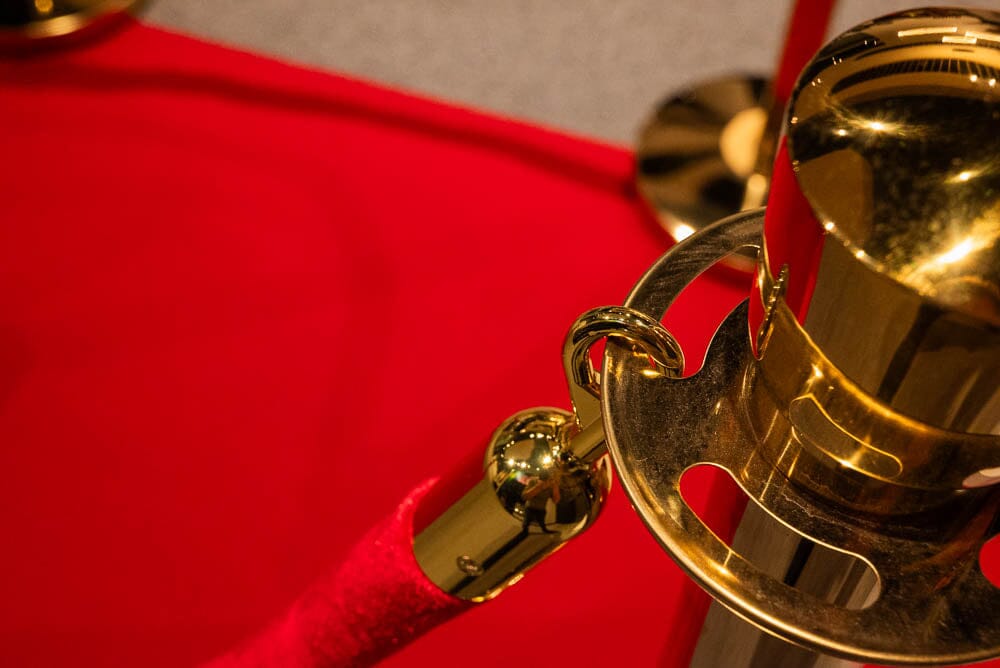 Afzetkoord Velours | Rood - Messing Afzetpalen | accessoires Rodelopers 