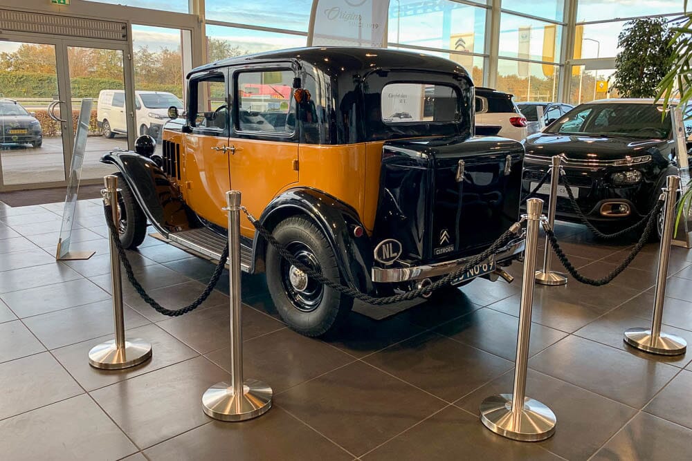 Afzetpaal voor koord | Ovale Kop - Geborsteld Chroom Afzetpalen Rodelopers 