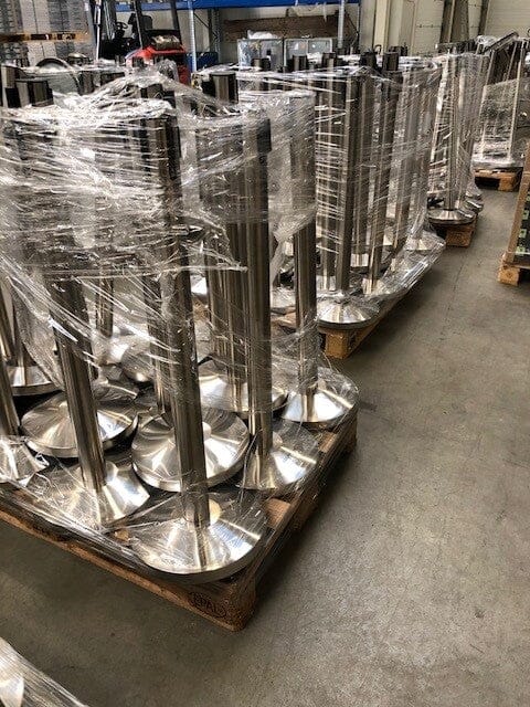 Afzetpalen met trekband tweedehands | Geborsteld Chroom - Rood | GJ Floors