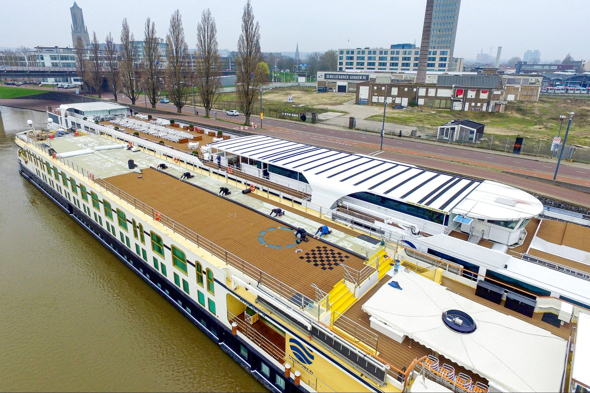 Dura | 82 - Teak Lopers Rodelopers 