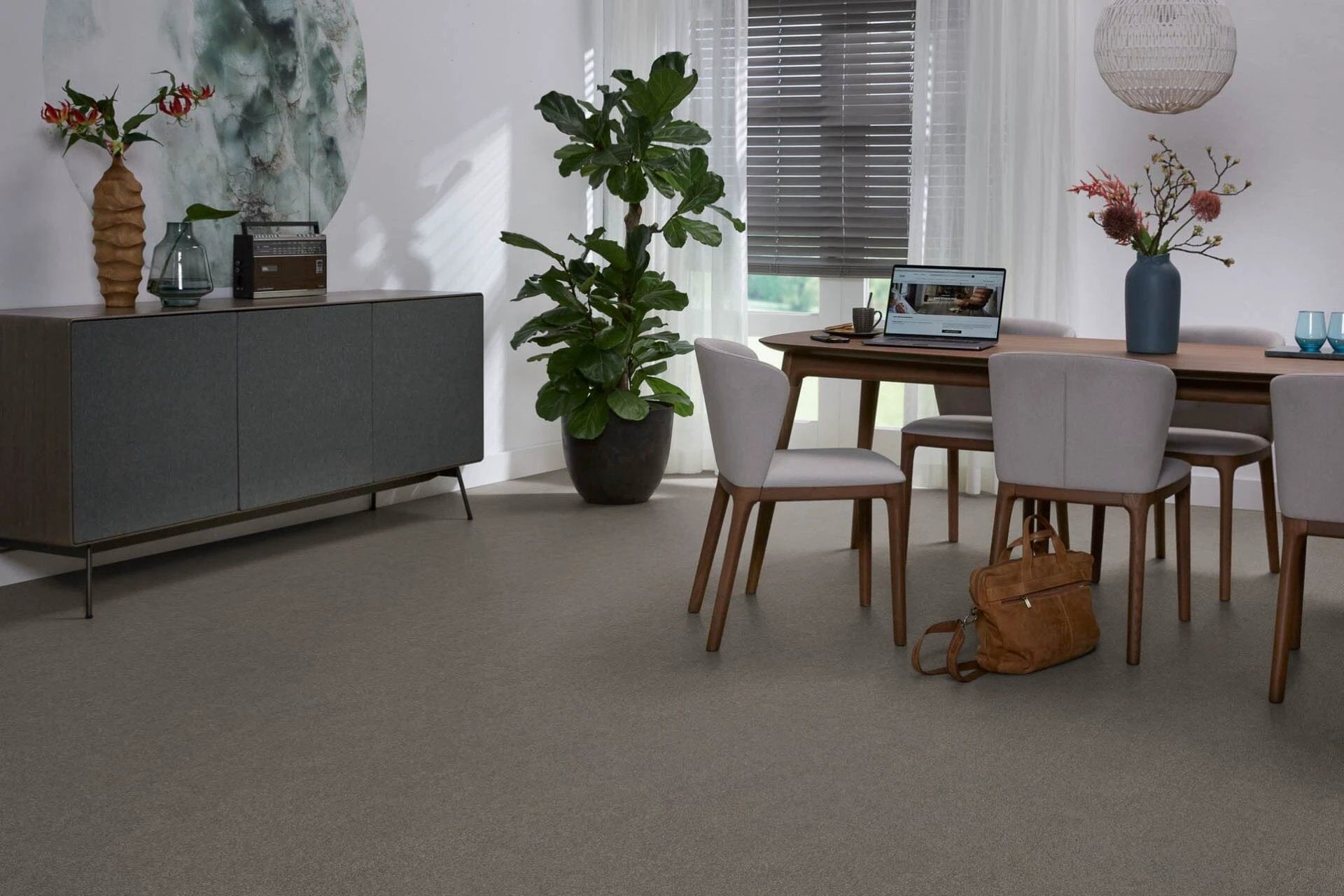 Dynasty | 0195 - Greige | 400cm van Rodelopers