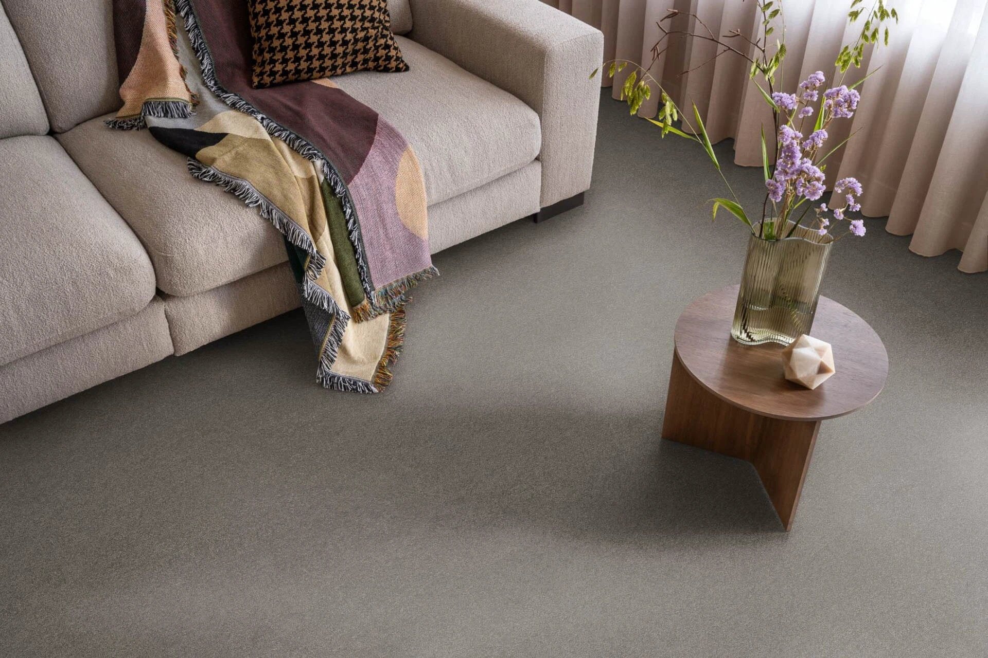 Dynasty | 0195 - Greige | 400cm van Rodelopers