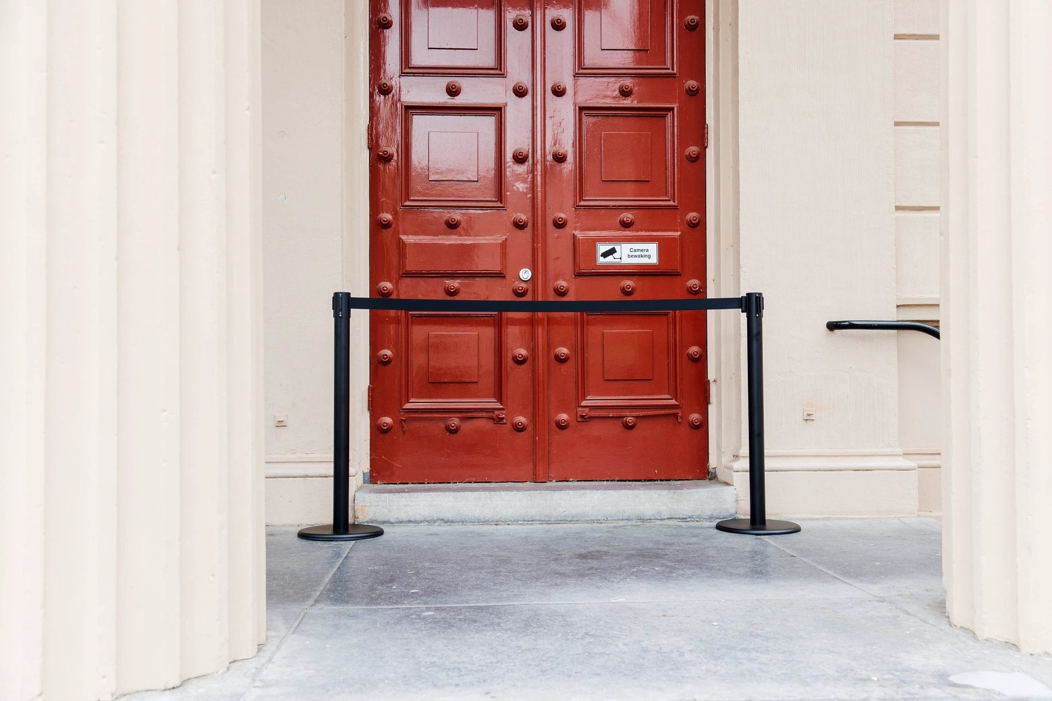 ForFlows Solid Afzetpaal | Zwart - Trekband Rood van Rodelopers