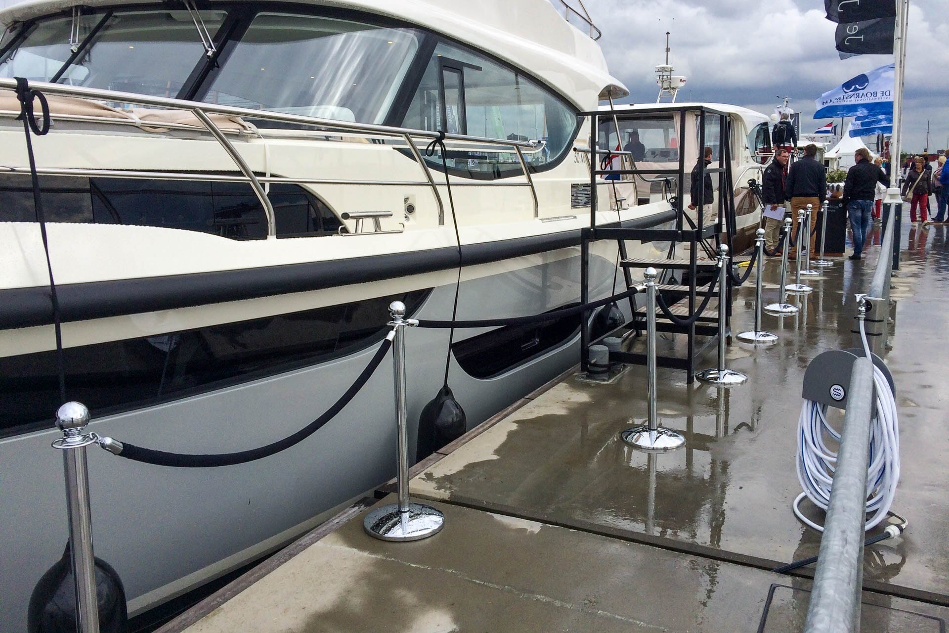 Set Afzetpalen met Koord | Chroom - Zwart - Ronde Bol Afzetpalen Rodelopers 