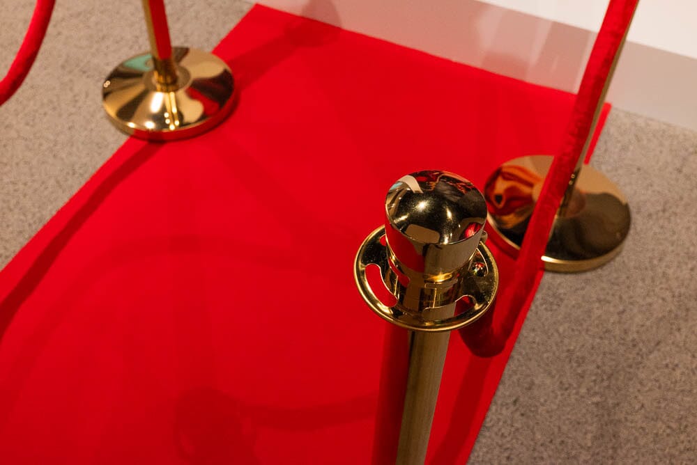 Set Afzetpalen met Koord | Messing - Rood - Ovale kop Afzetpalen Rodelopers 