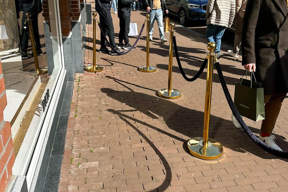 Set Afzetpalen met Koord | Messing - Zwart - Ronde Bol Afzetpalen Rodelopers 