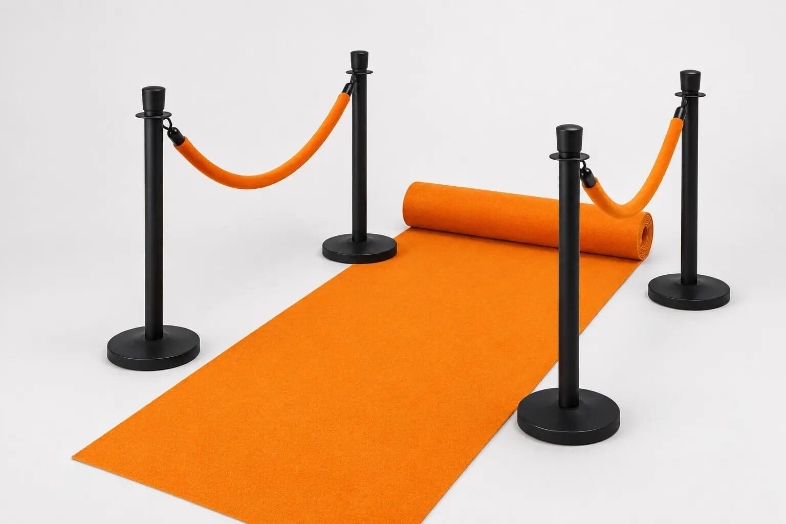 WK Oranje Leeuwen Bundel indoor set with four black stanchions, orange rope, and rolled orange mat